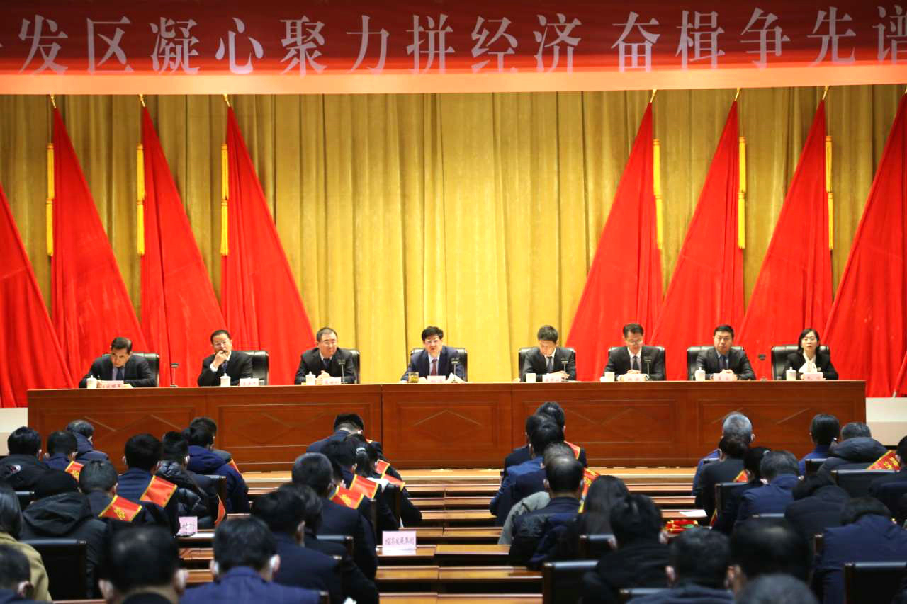 潔晶集團(tuán)被評為經(jīng)開區(qū)經(jīng)濟(jì)發(fā)展貢獻(xiàn)獎企業(yè)