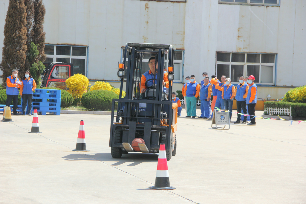 潔晶集團(tuán)舉辦2023年度叉車工崗位技能競賽