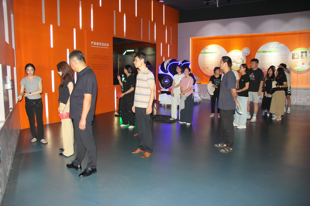 20250819情系職工子女  助力夢想啟航——潔晶集團舉行職工子女高考獎學金發(fā)放儀式7_1