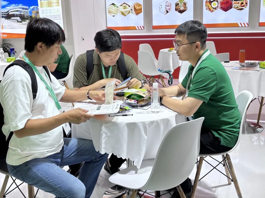 20260618潔晶集團(tuán)參加第二十四屆世界制藥原料中國(guó)展1